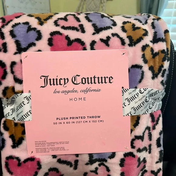 Juicy Couture Pink w/ Hearts Plush Printed Throw 50” X 60” NWT & hanger - Picture 3 of 4